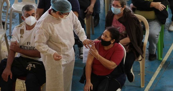 La Nación / Vacunación anti-COVID: 250.000 inscriptos con patologías