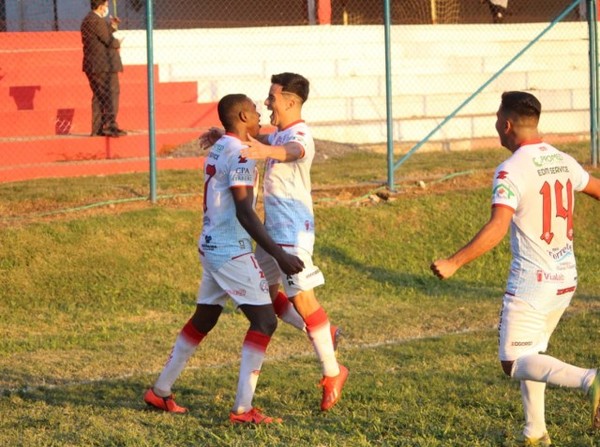 Una victoria y un empate en el inicio de la fecha 15 - APF