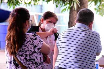 Salud ratifica que la mejor vacuna contra el COVID-19 es la que está disponible