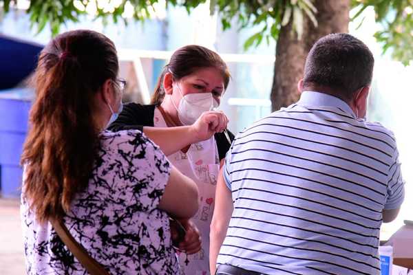 Salud ratifica que la mejor vacuna contra el COVID-19 es la que está disponible