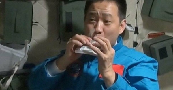 Comen mejor que en la Tierra: El exquisito y fino menú de los astronautas de la estación espacial china - C9N