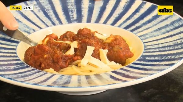 Spaghetti con albóndigas rellenas de queso Paraguay y salsa de tomate Cherry - Ensiestados - ABC Color