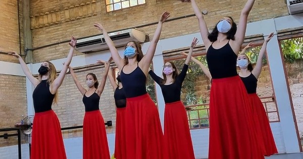 La Nación / “Escenaria” sube al CCPA con 18 jóvenes bailarines