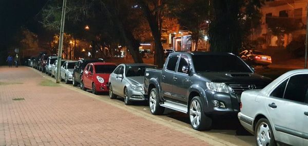 Dos kilómetros de fila en el autovac de Ciudad del Este - ABC en el Este - ABC Color