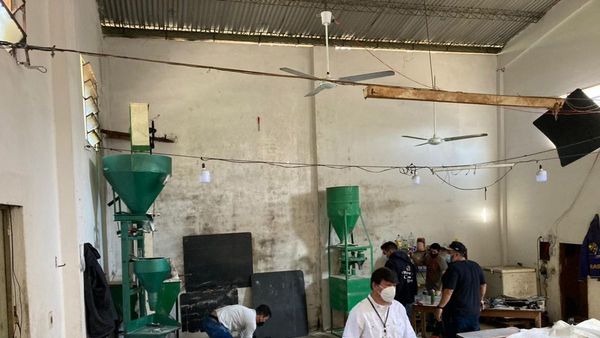 Allanan depósito clandestino de reembolso de azúcar en San Lorenzo