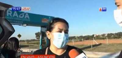 ¡Sin perder el tiempo! Una mujer es la primera en formar fila para la vacuna contra el covid | Noticias Paraguay