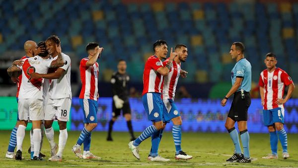 El desafío de Gustavo Gómez al árbitro de Paraguay-Perú