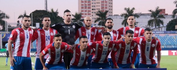 Chilavert, con todo contra Alejandro Domínguez tras la eliminación albirroja