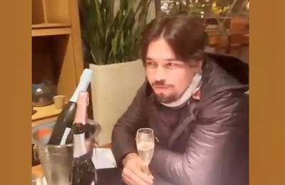 Crónica / A TARJETAZO. “Sin límites” para gastar como quiera