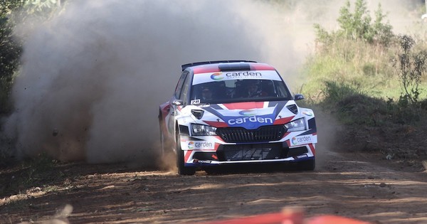 La Nación / El rally llega con su show a Carmen del Paraná