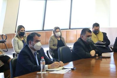 Hacienda plantea usar US$ 40 millones del Fonacide para cubrir leyes UTI y “Covid Gasto Cero” - Nacionales - ABC Color