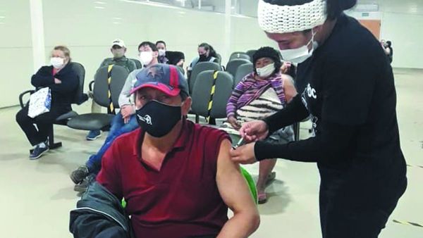 Se aglomeraron por el certificado