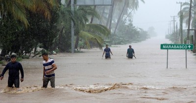La Nación / El huracán Elsa pierde fuerza pero sigue amenazando al Caribe