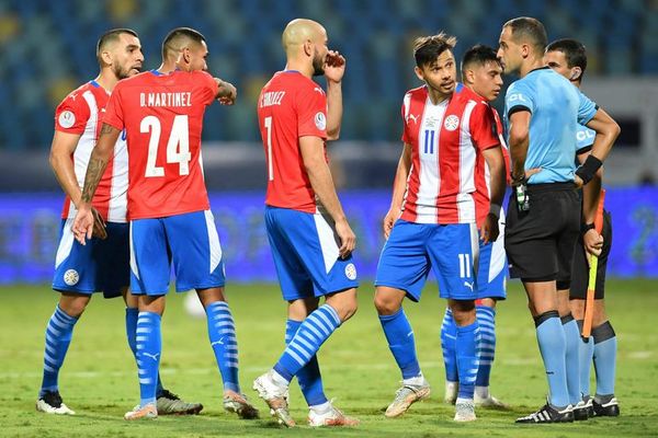 “Hay contacto propio del juego”: el VAR en el penal no sancionado a Alberto Espínola - Fútbol - ABC Color