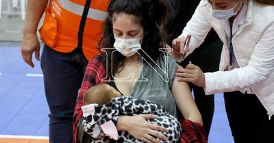 La Nación / Lactantes con enfermedad de base pueden recibir cualquier vacuna contra el COVID-19, afirman