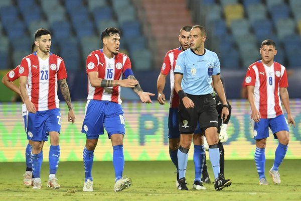 Esteban Ostojich, el árbitro 'cábala' de la selección de Perú