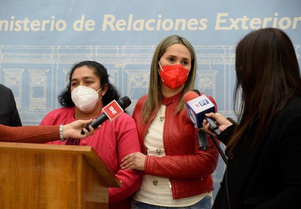 Mamá y prima de Leidy Luna viajan a Miami esta noche - Nacionales - ABC Color