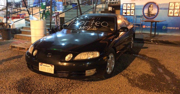 La Nación / Sortearon su auto para pagar gastos que dejó el COVID, pero la ganadora pegó una vuelta y lo devolvió