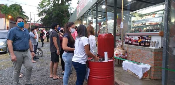 Productores de frutilla esperan ansiosos a sus clientes este fin de semana - Nacionales - ABC Color