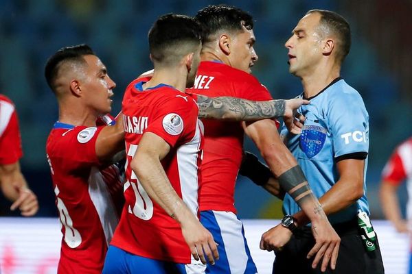 “Vení, vení. Si sos hombre, vení, dale”, Gómez desafío a Ostojich camino al vestuario - Fútbol - ABC Color