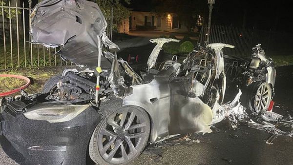Investigan incendio "espontáneo" de un Tesla de alta gama