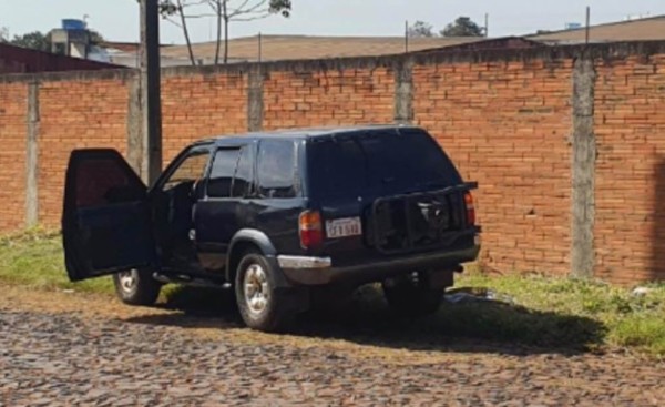 Tras persecución, bandidos abandonan camioneta robada