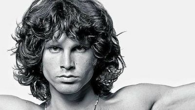 Homenaje en tumba de Jim Morrison por el 50 aniversario de su muerte