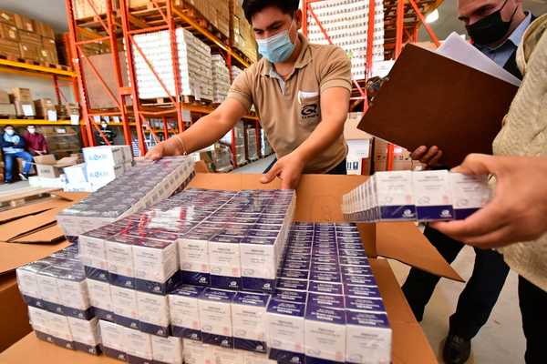 La EBY entregó a Salud medicamento para tratar a pacientes con coronavirus | .::Agencia IP::.