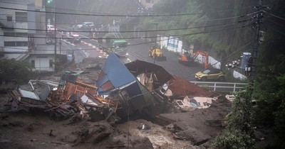 La Nación / Dos muertos y una veintena de desaparecidos en Japón por deslizamiento de tierra tras fuertes lluvias