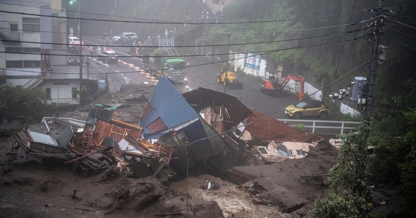 La Nación / Dos muertos y una veintena de desaparecidos en Japón por deslizamiento de tierra tras fuertes lluvias
