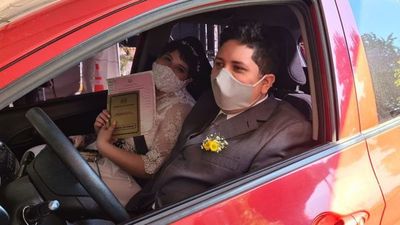Regalo de boda: Se vacunaron el día de su casamiento