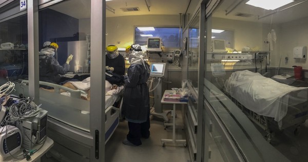 La Nación / Uruguay inmunizó completamente a casi el 50% de su población y mejoró sus índices de COVID-19