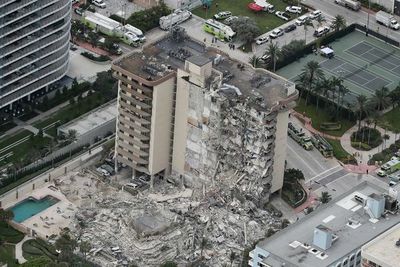 Adelantaron demolición de los restos del edificio desplomado en Miami ante llegada de tormenta tropical