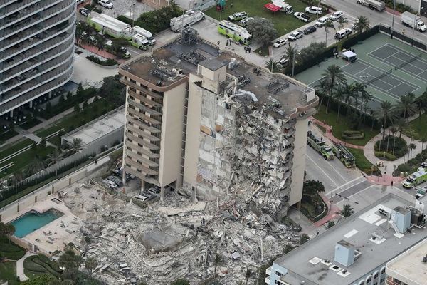 Adelantaron demolición de los restos del edificio desplomado en Miami ante llegada de tormenta tropical