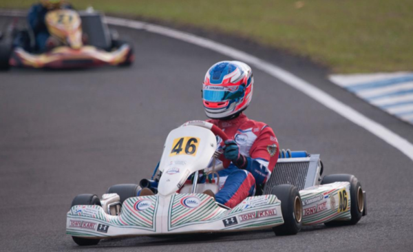 Diario HOY | Piloto nacional se destaca en campeonato de Karting en Brasil