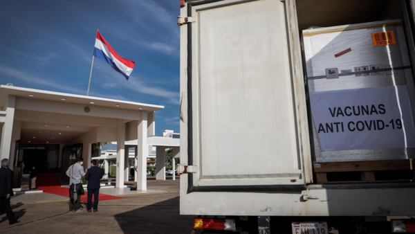 Paraguay recibe otras 150.000 dosis de la vacuna Moderna donadas por Catar | El Independiente