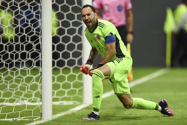 Ospina se agiganta en los penales, Colombia vence a Uruguay y va a semis