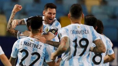 Argentina golea a Ecuador y se enfrentará con Colombia