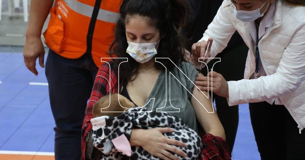 La Nación / Madres lactantes reciben la dosis