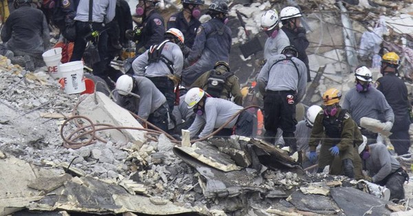 La Nación / Suman 24 los cuerpos rescatados entre los escombros del edificio
