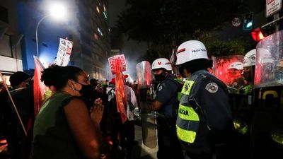 Brasileños protestan contra Bolsonaro