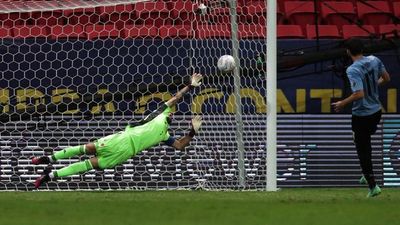 Ospina se viste de  héroe y da vida  a Colombia