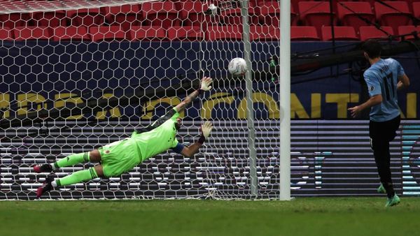 Ospina se viste de  héroe y da vida  a Colombia