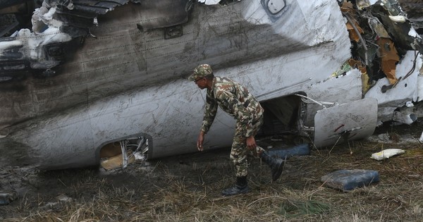 La Nación / Al menos 29 muertos al estrellarse un avión militar en Filipinas