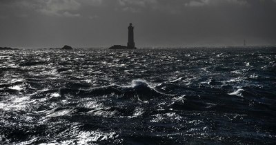 La Nación / Los faros, nuevo destino turístico en Francia para una noche diferente