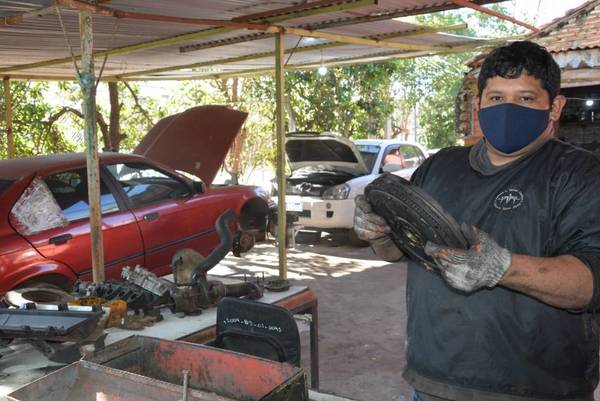 REO MONTÓ TALLER MECÁNICO PARA COSTEAR ESTUDIOS DE SU HIJA