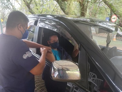 Alto Paraná: más de 2.200 inmunizados en primera jornada de vacunación de personas de 18 a 49 años - La Clave