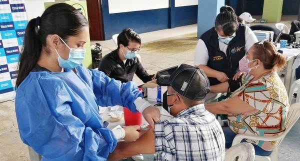 Segunda jornada de vacunación masiva a personas con enfermedades de base