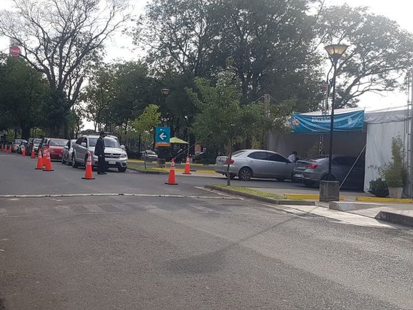 Esperó desde ayer para recibir la vacuna antiCOVID, pero le dijeron que figuraba como muerta - Nacionales - ABC Color