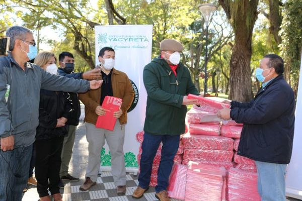 Entregan bolsas biodegradables en Pilar - Nacionales - ABC Color